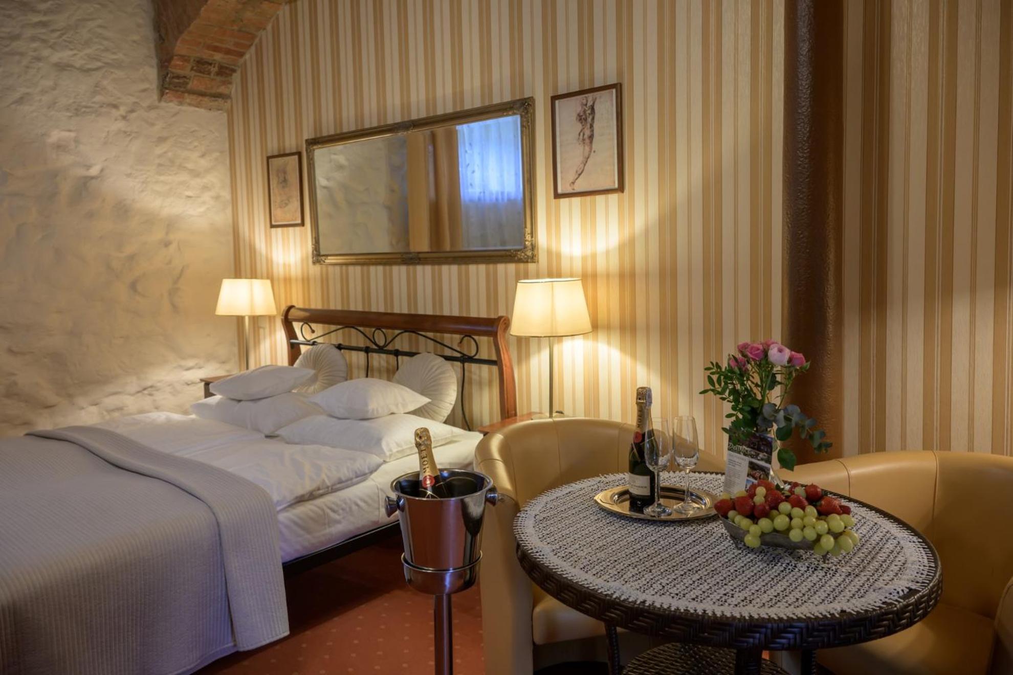Zabi Dwor - Hotel - Restauracja - Spa Zielona Gora  Ngoại thất bức ảnh