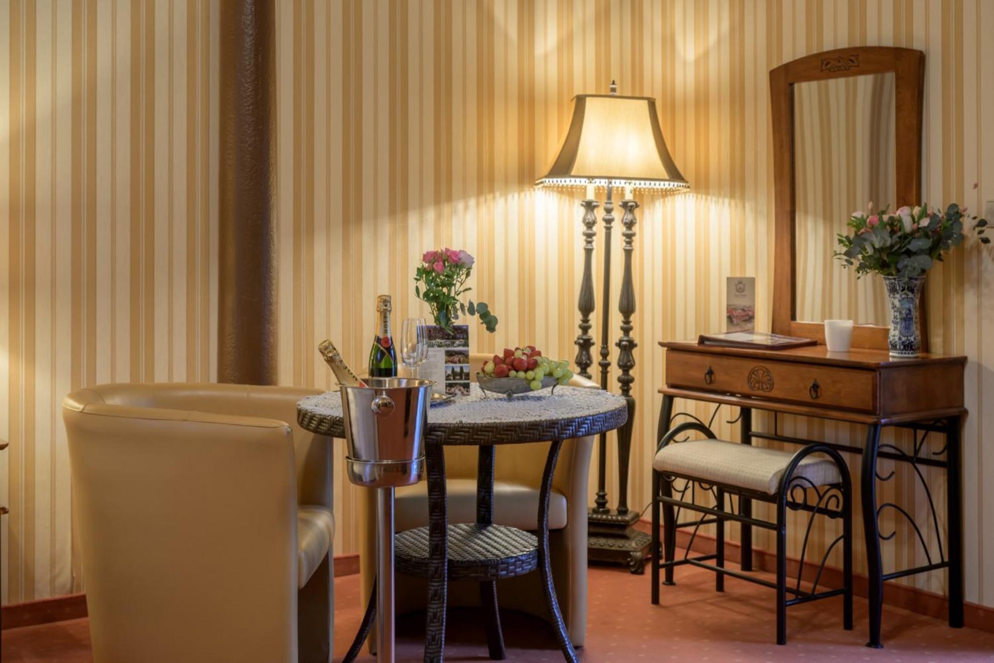 Zabi Dwor - Hotel - Restauracja - Spa Zielona Gora  Ngoại thất bức ảnh