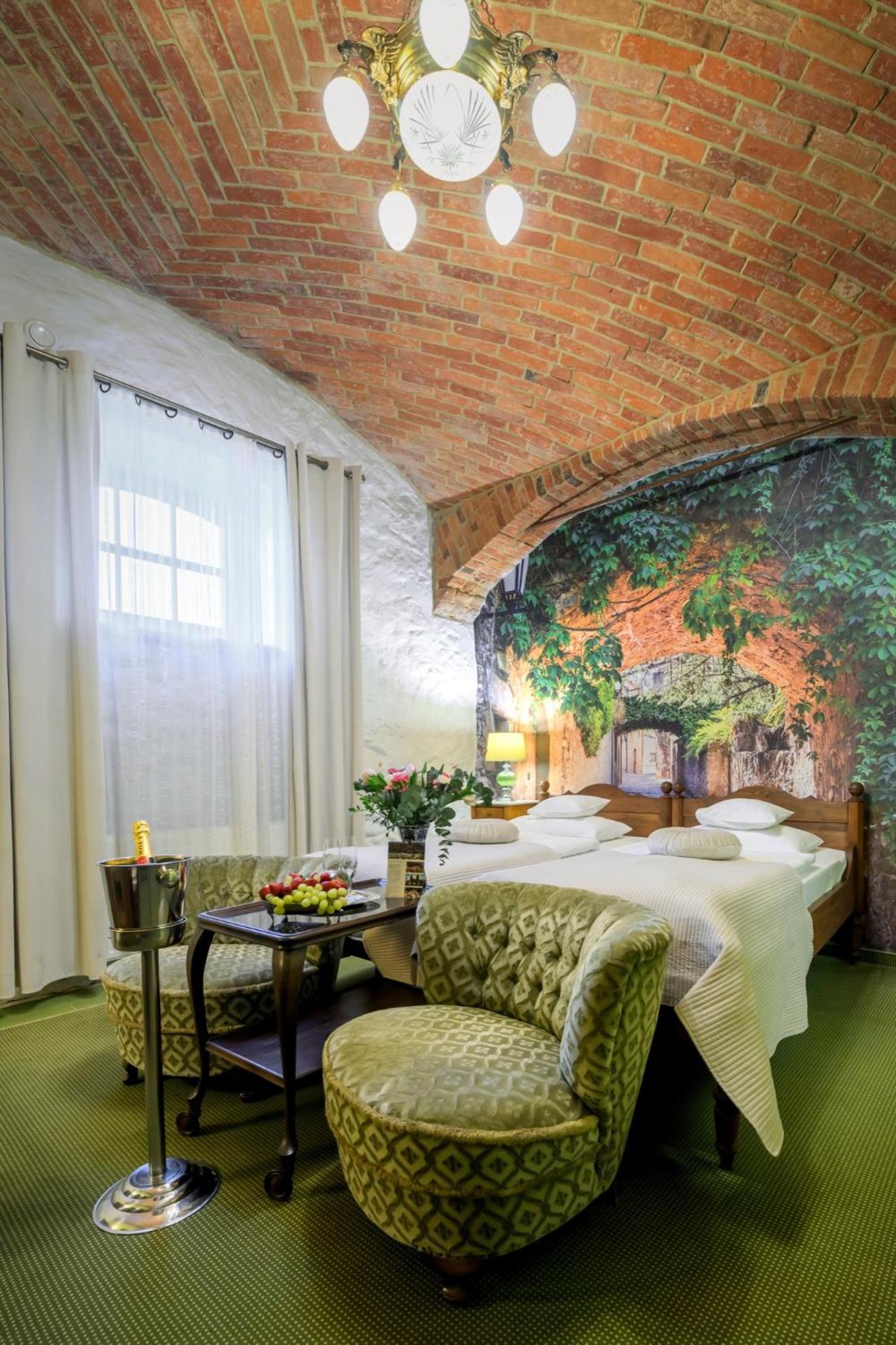 Zabi Dwor - Hotel - Restauracja - Spa Zielona Gora  Ngoại thất bức ảnh
